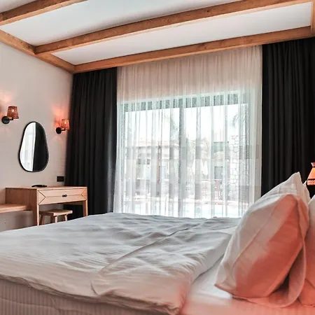 The Pearl Hotel 4*
