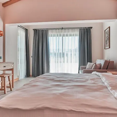 The Pearl 4*